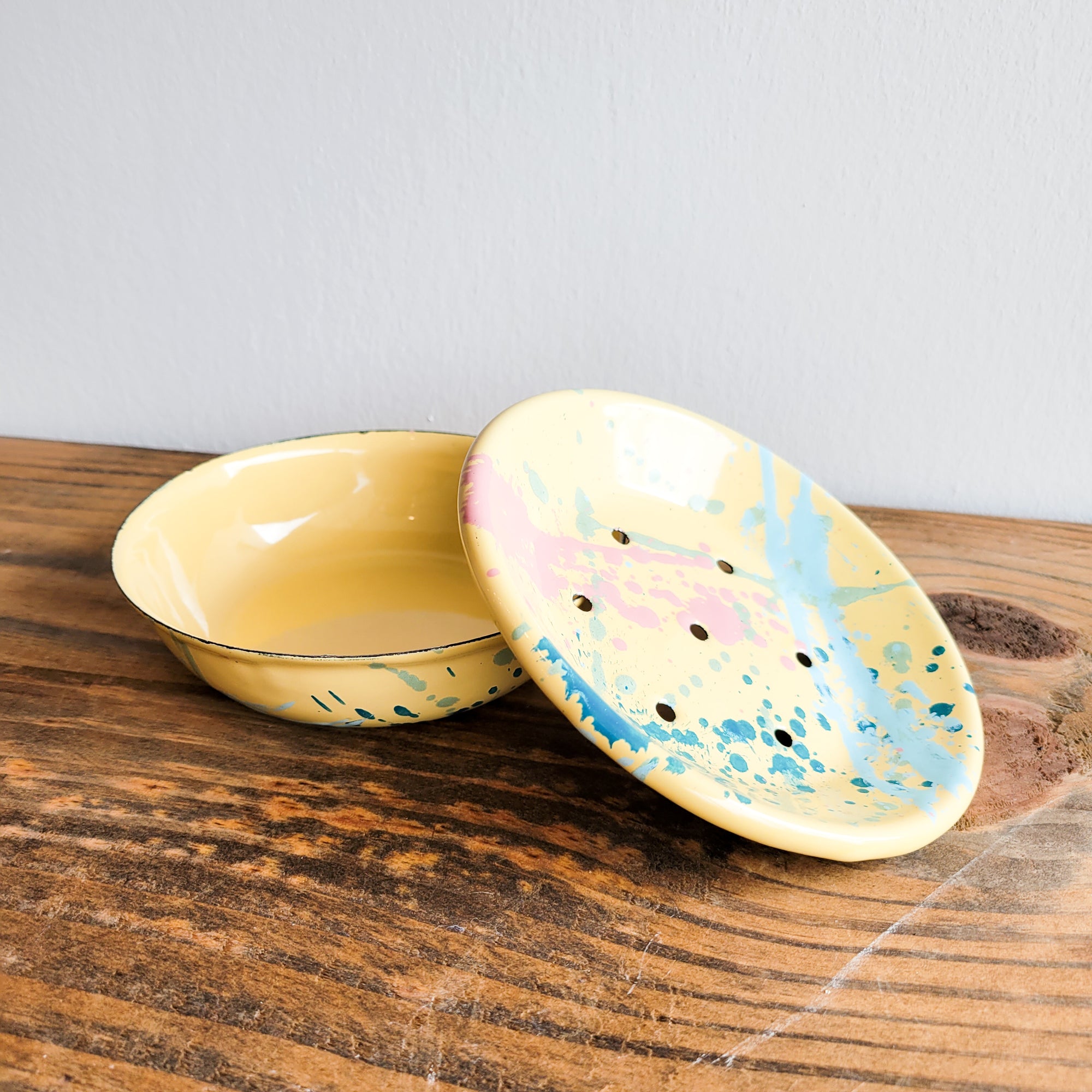 Splash Enamel Soap Dish
