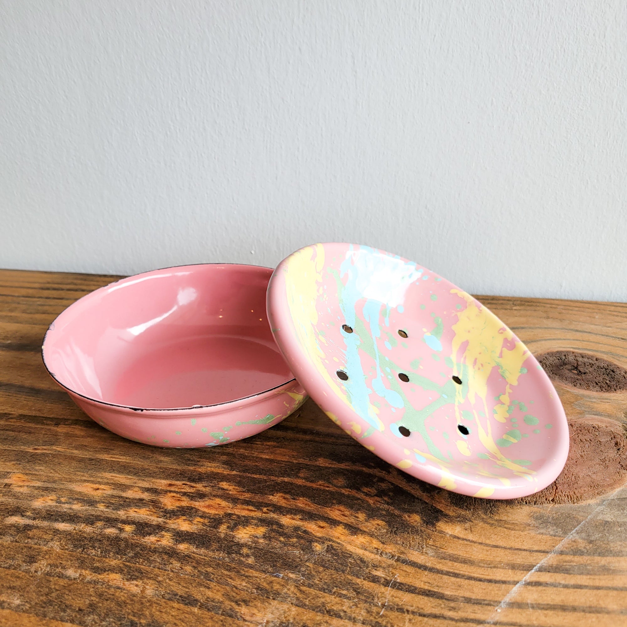 Splash Enamel Soap Dish